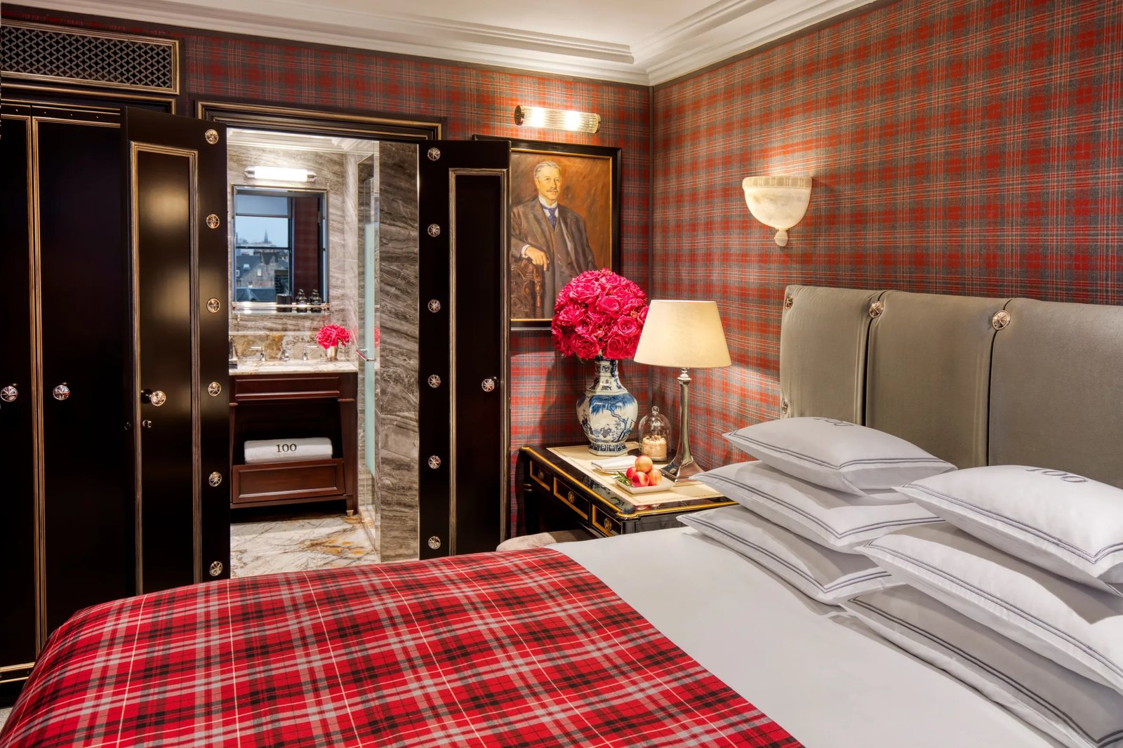 100 Princes Street, rooms