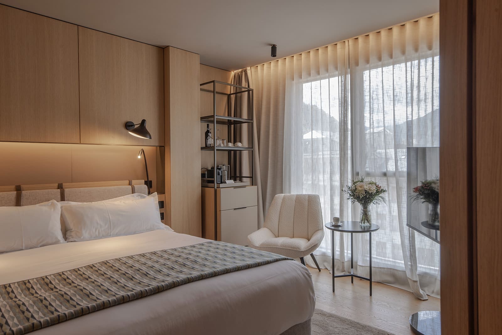 The Blackpine Hotel, rooms
