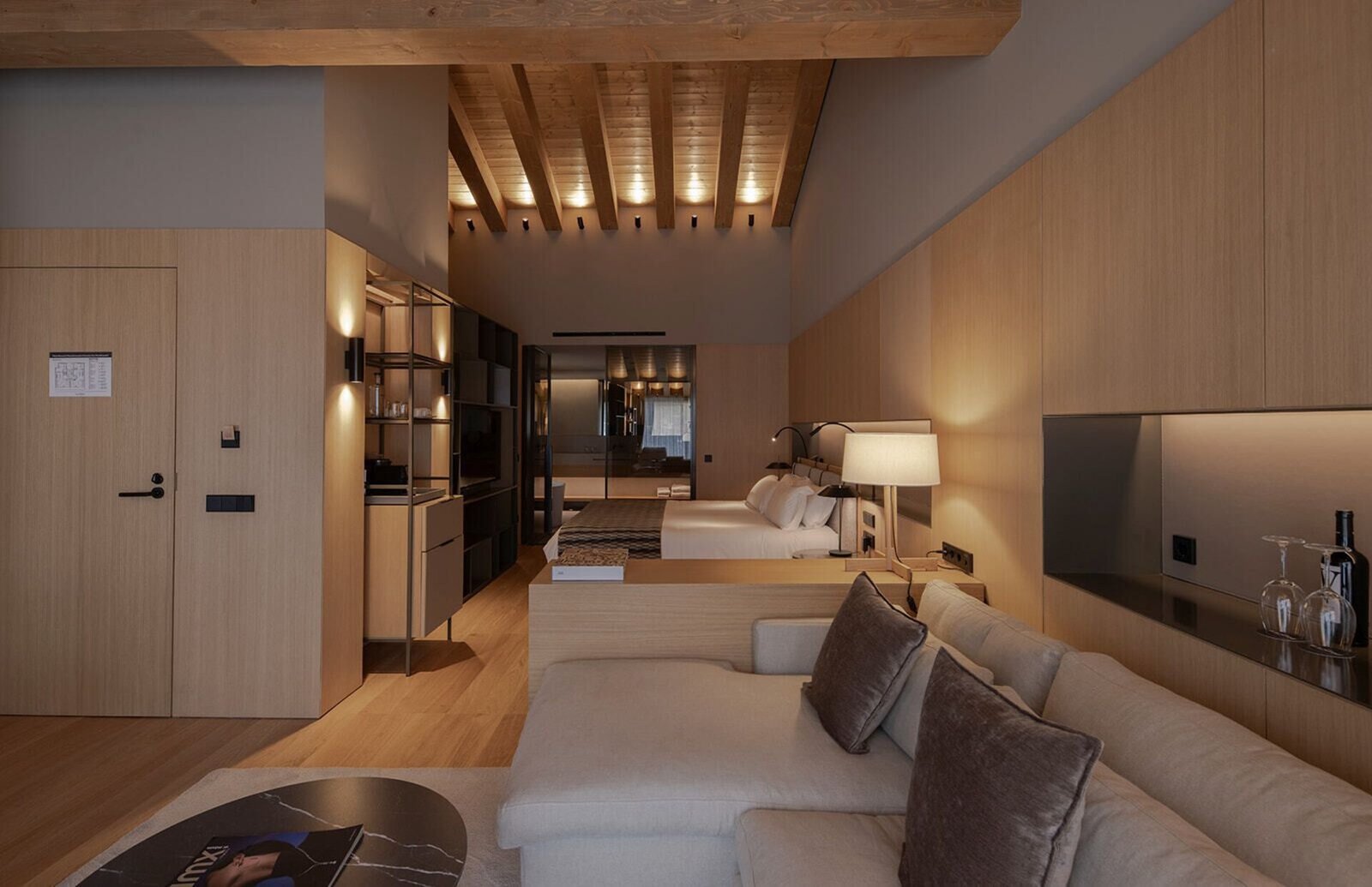 The Blackpine Hotel, rooms