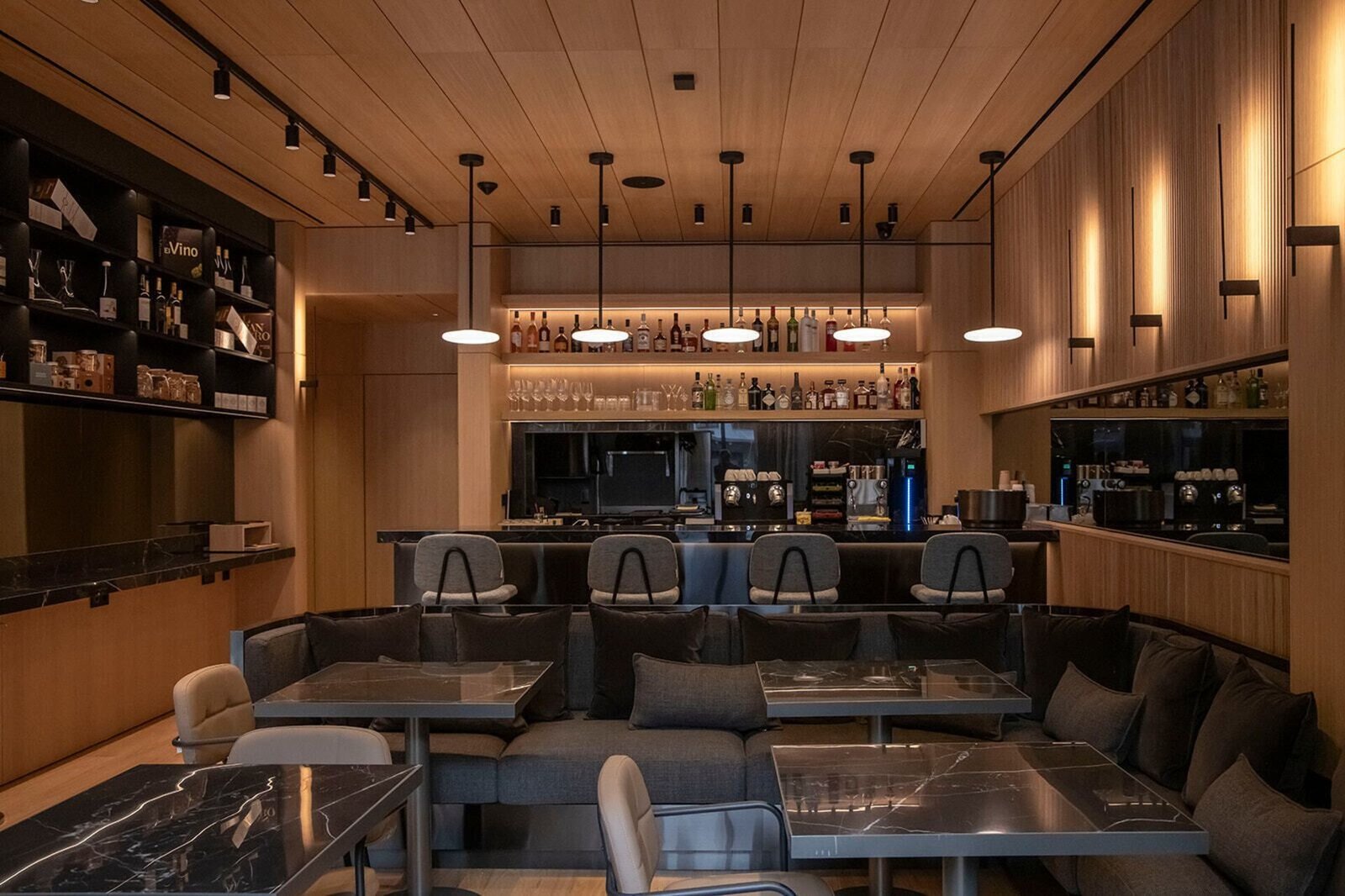 The Blackpine Hotel, eat & drink