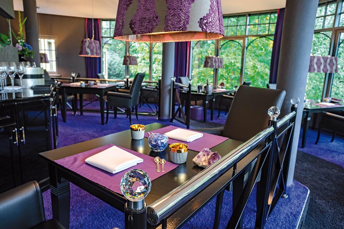 Hotel Bei Schumann, at the table