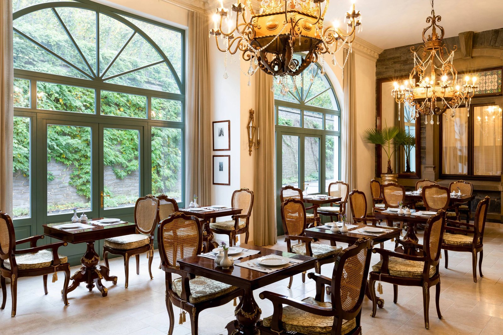 Schloss Lieser, at the table