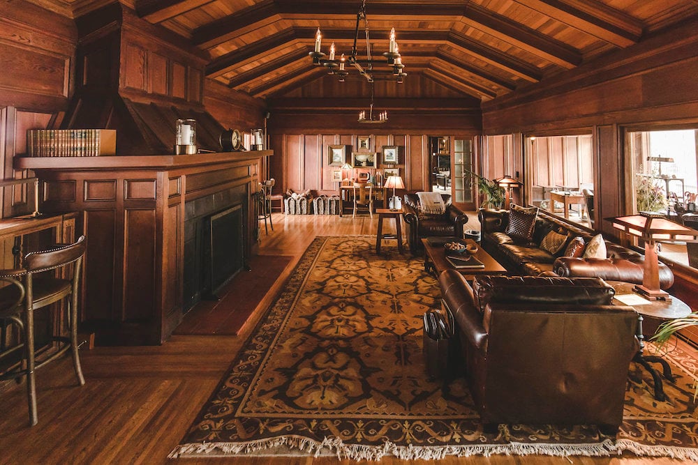 Harbor House Inn