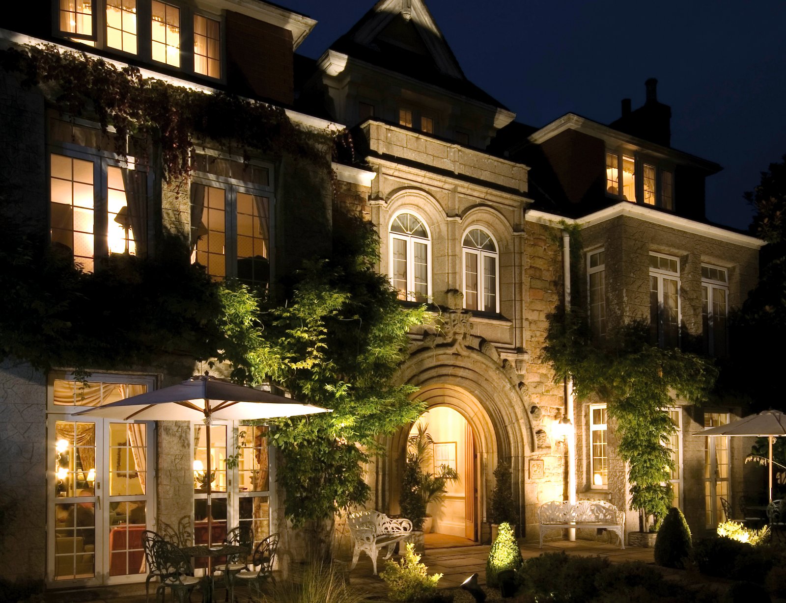 Longueville Manor Hotel and Restaurant, backstory