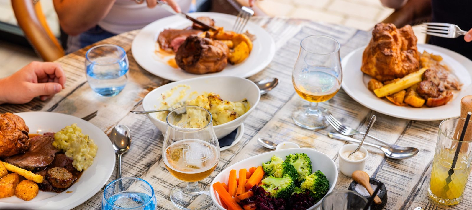 The Blonde Hedgehog Hotel, eat & drink