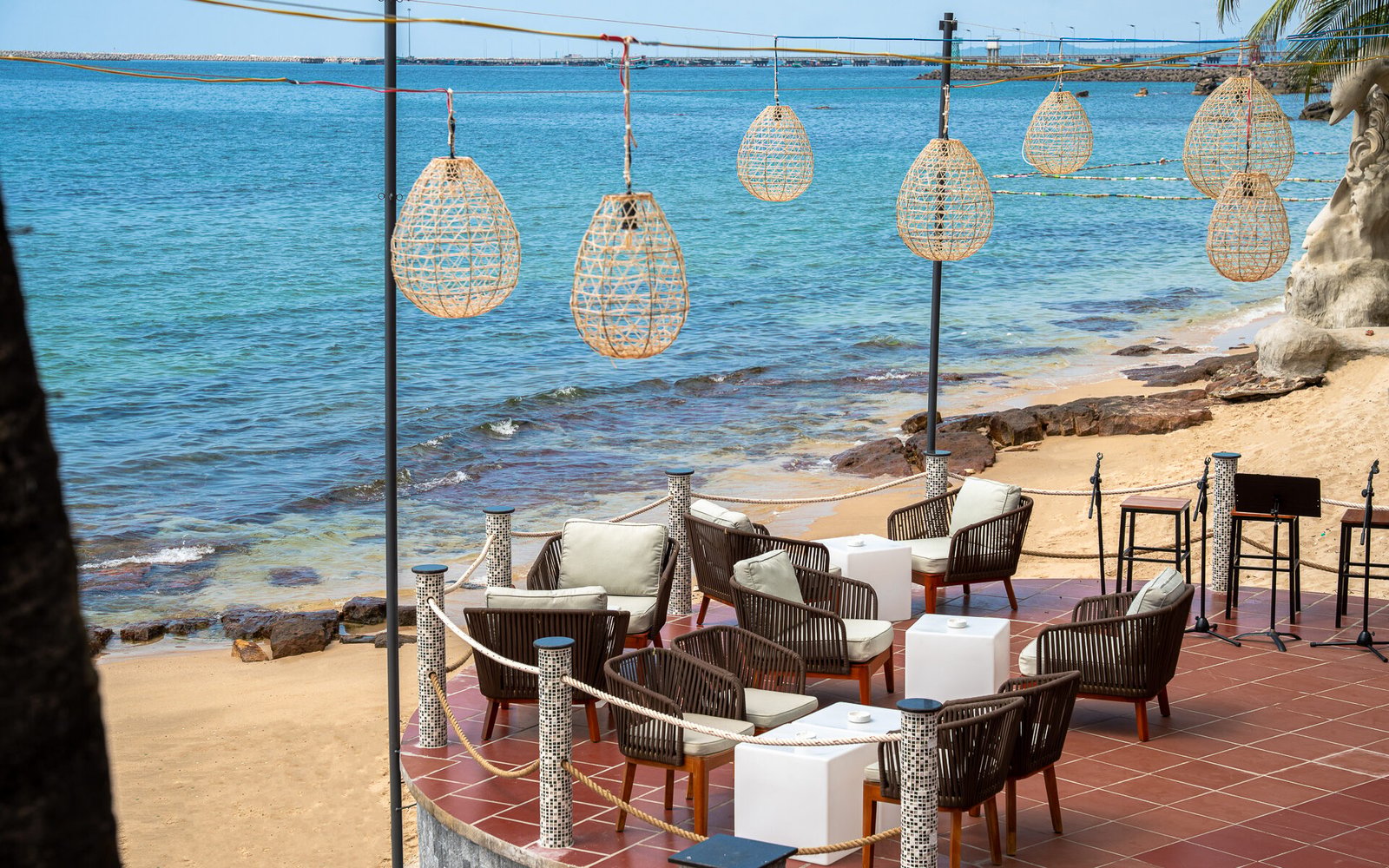 Seashells Phu Quoc Hotel & Spa — vibe