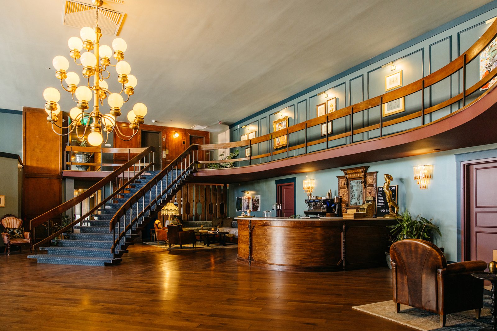 The Hotel Chalet, vibe