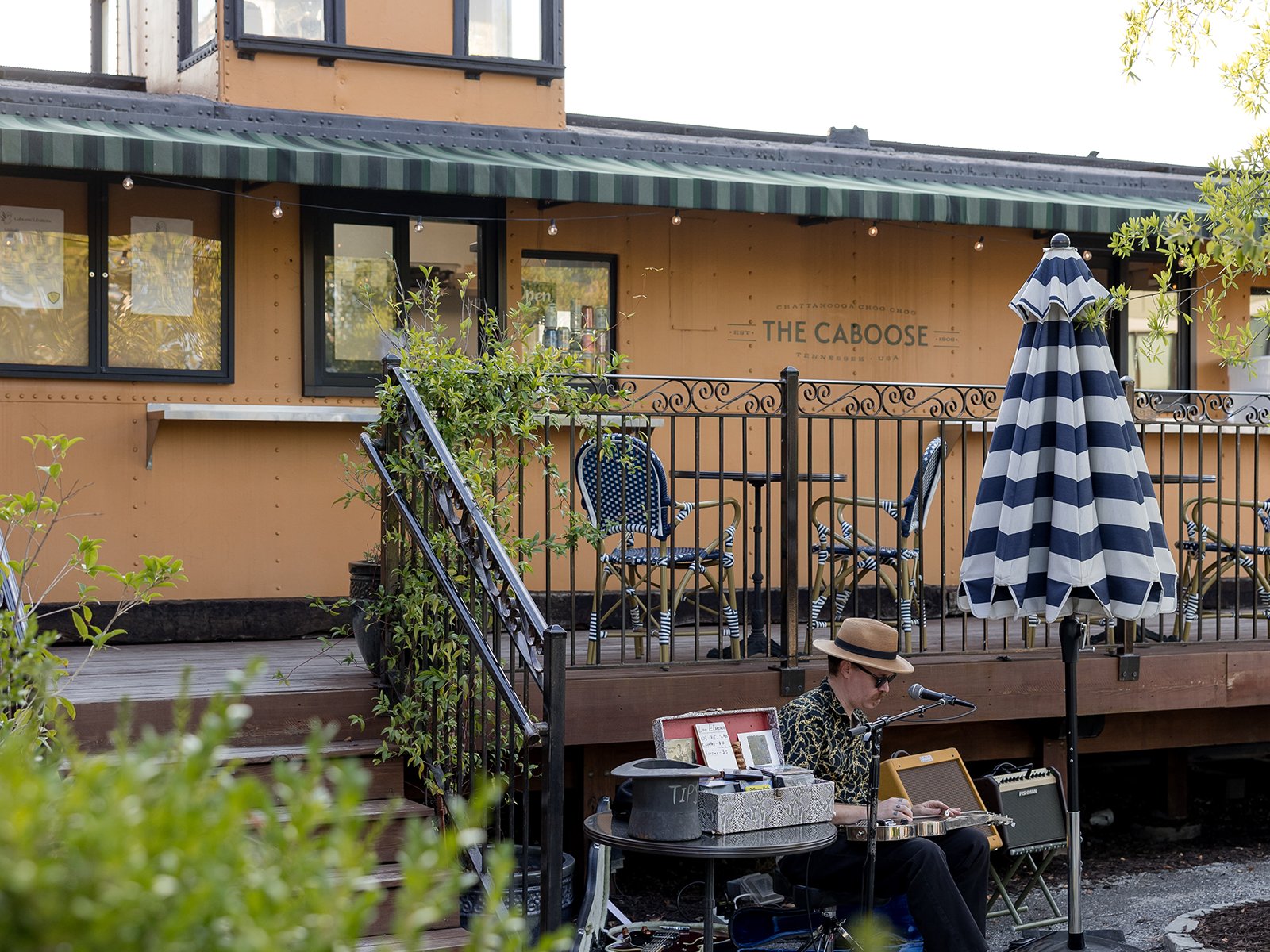 The Hotel Chalet, eat & drink