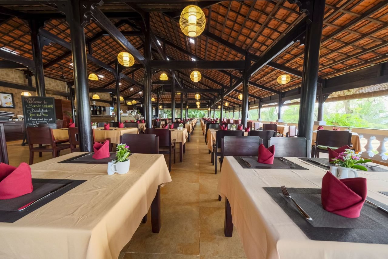 Sea Sense Resort, sunny restaurant & beach bar