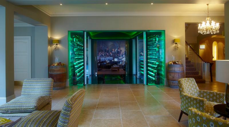 The Vineyard Hotel, vibe