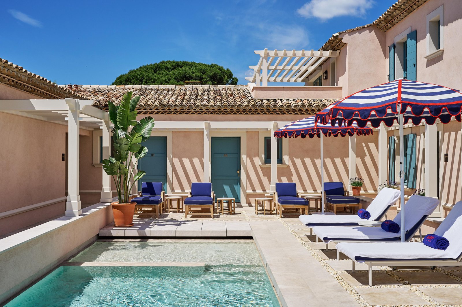 AREV St. Tropez, the pool