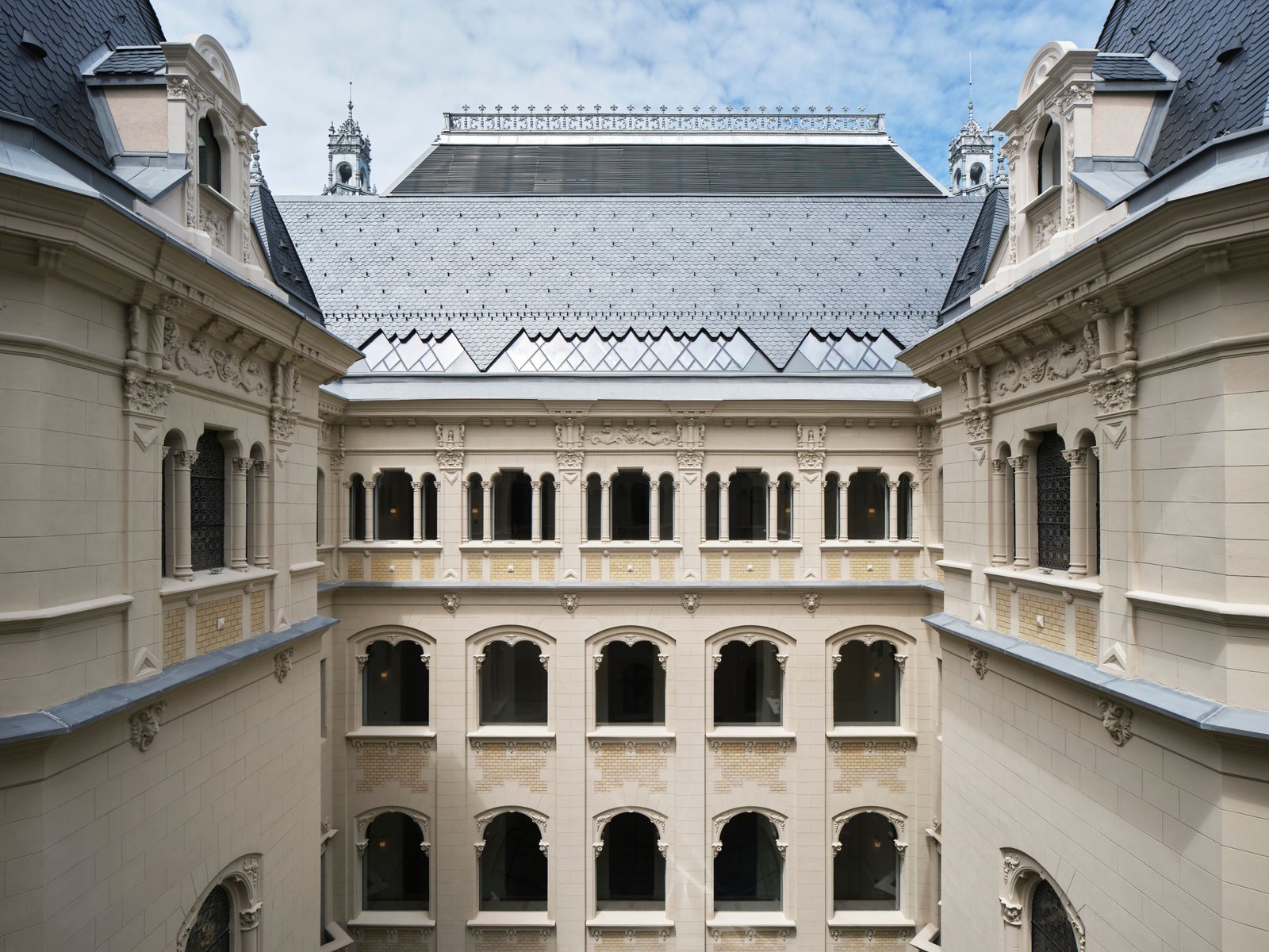 W Budapest, backstory