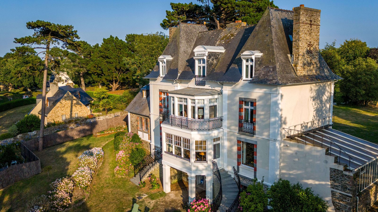 Haute Guais, backstory