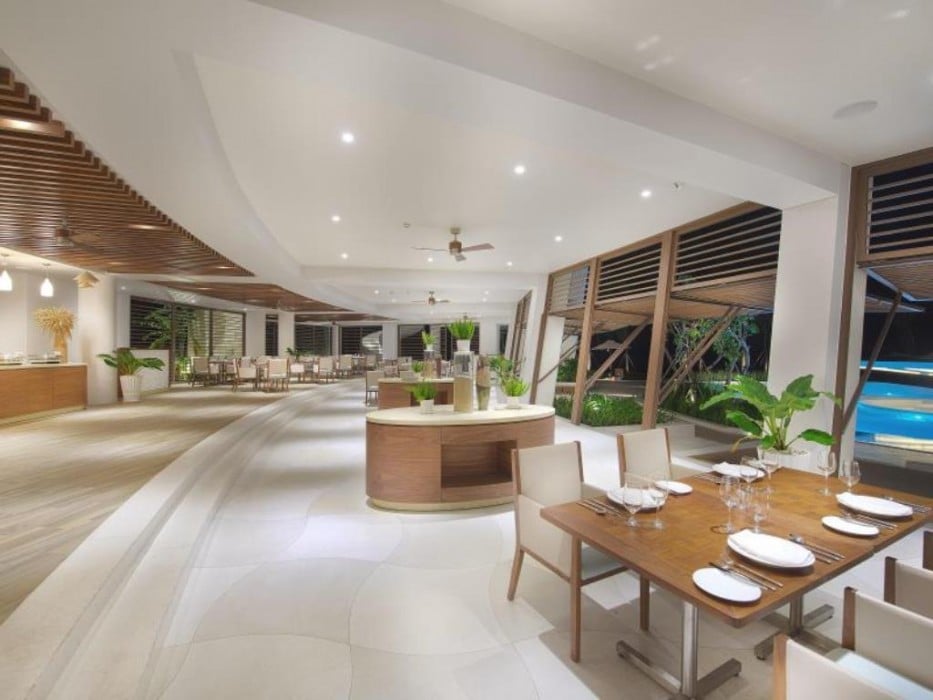 The Shells Resort & Spa Phu Quoc, flow restaurant