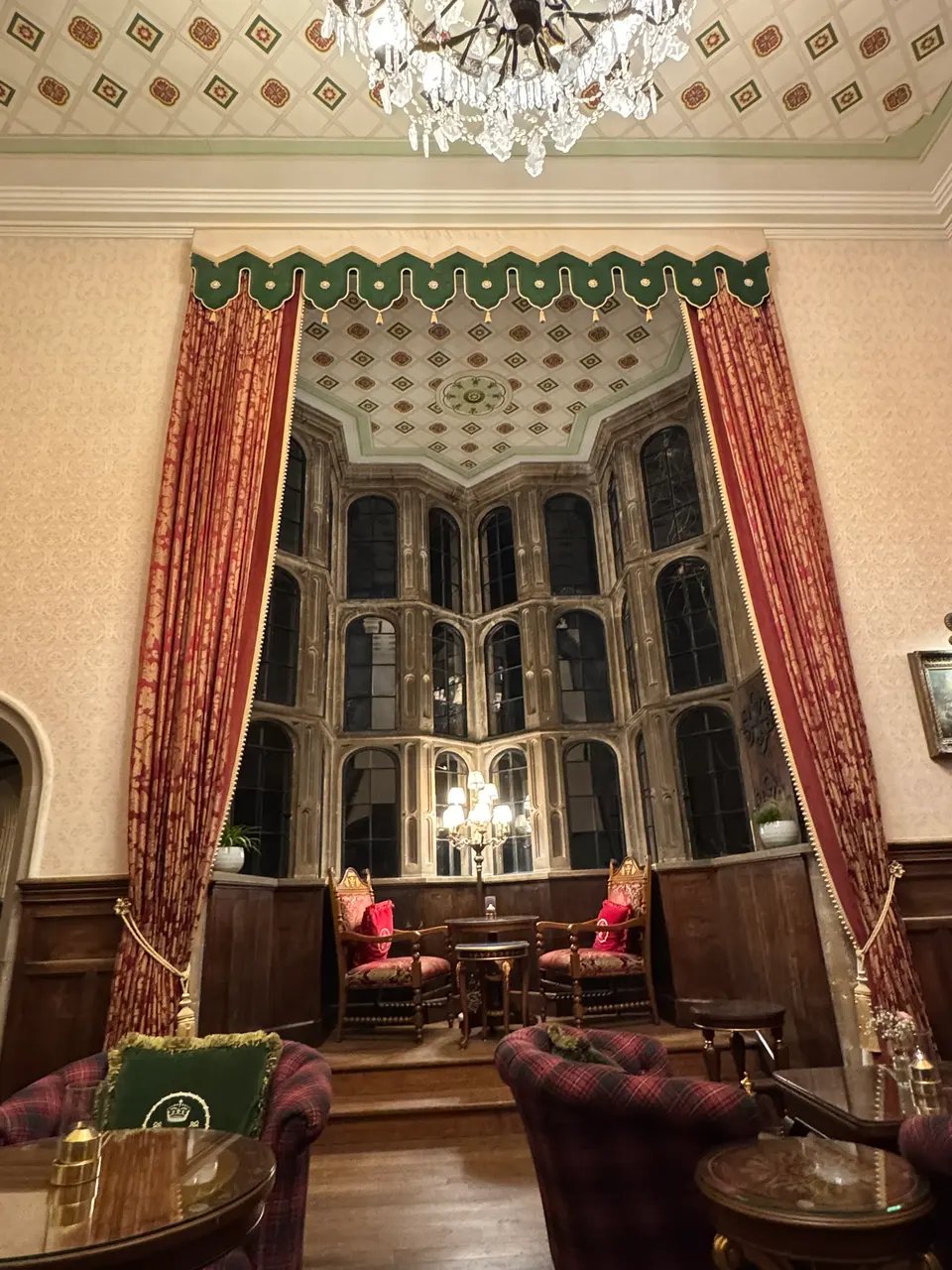 Thornbury Castle Hotel, vibe