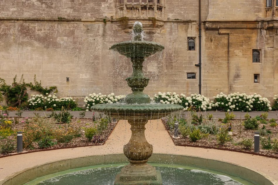 Thornbury Castle Hotel, vibe