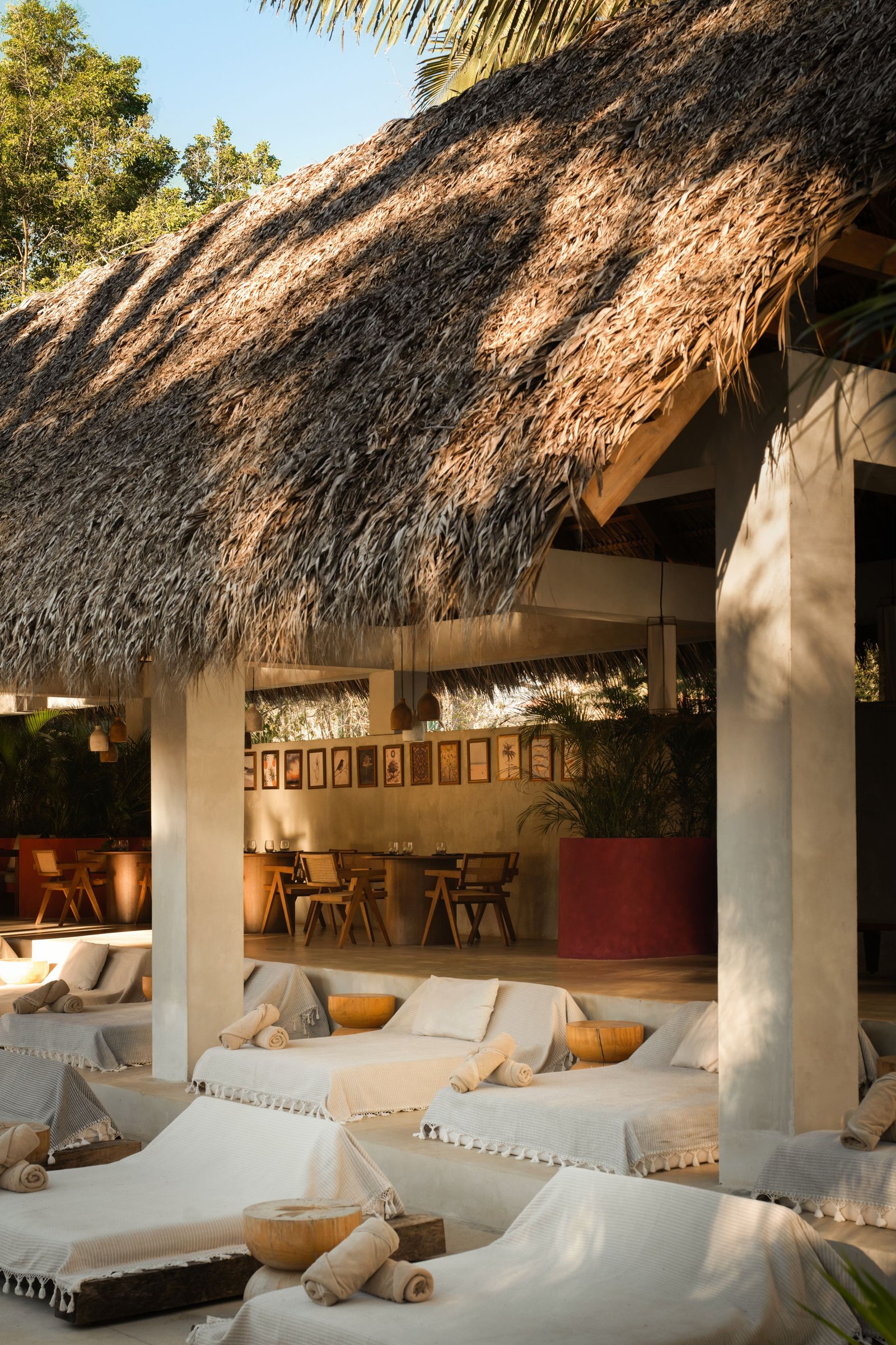 Esh Hotel & Spa, a Member of Design Hotels, eat & drink