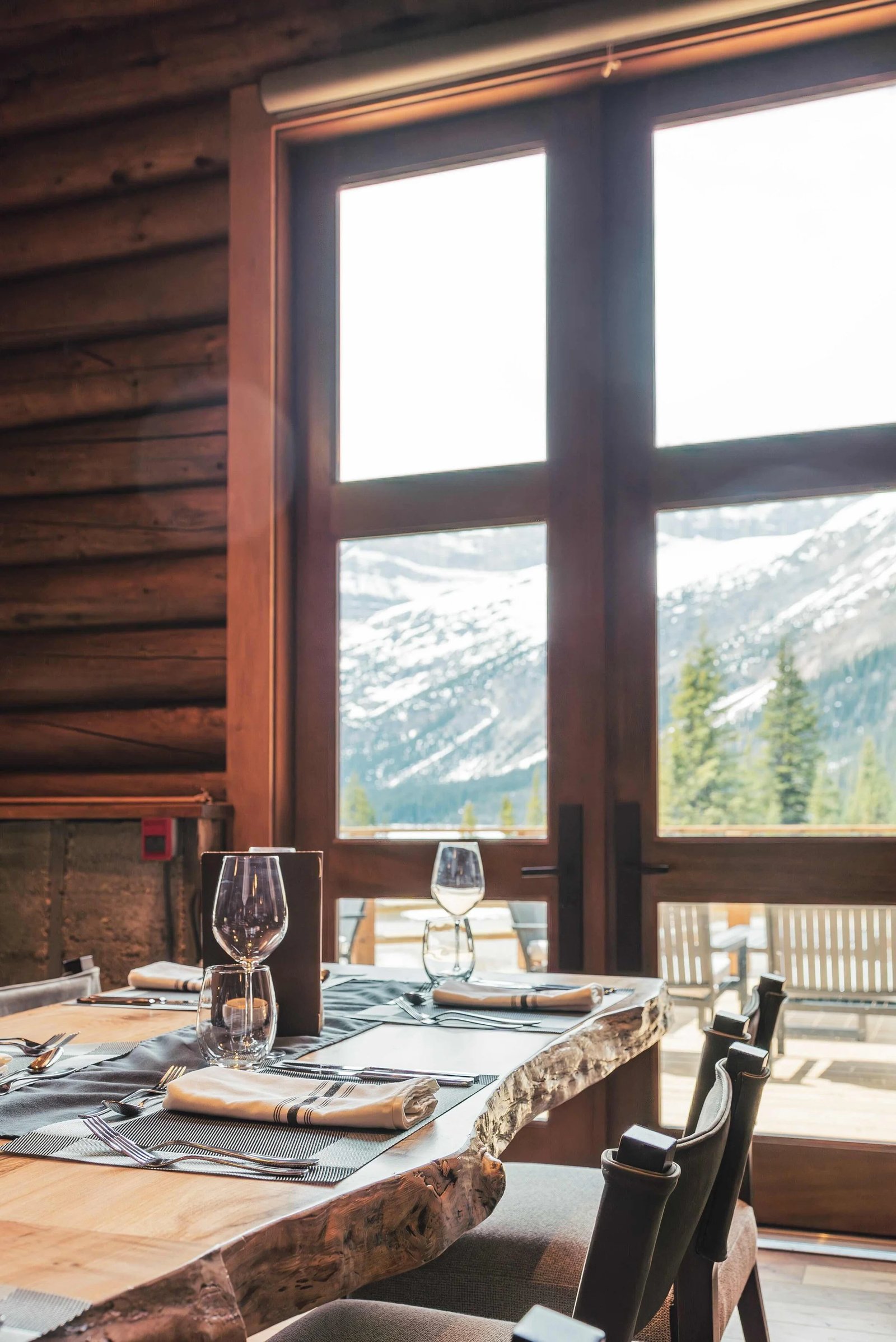 The Lodge at Bow Lake, elkhorn dining room