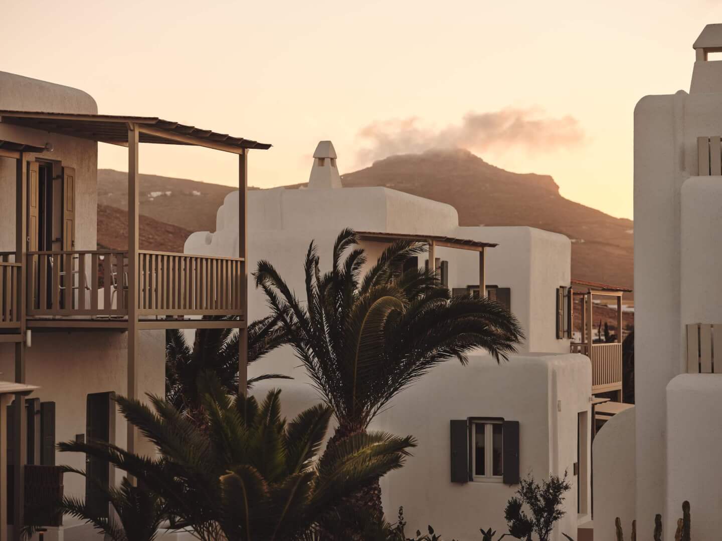 Numo Mykonos, backstory