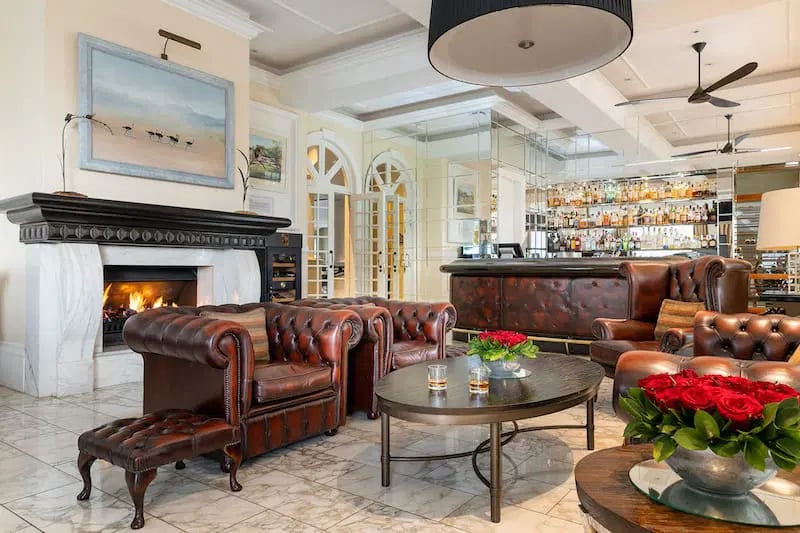 Hemingways Nairobi, eat & drink