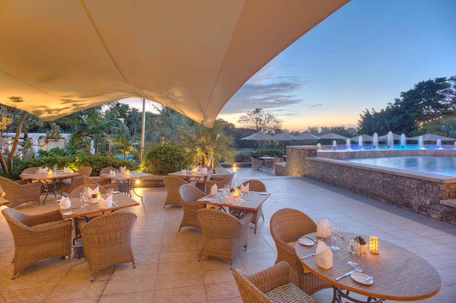 Hemingways Nairobi, eat & drink