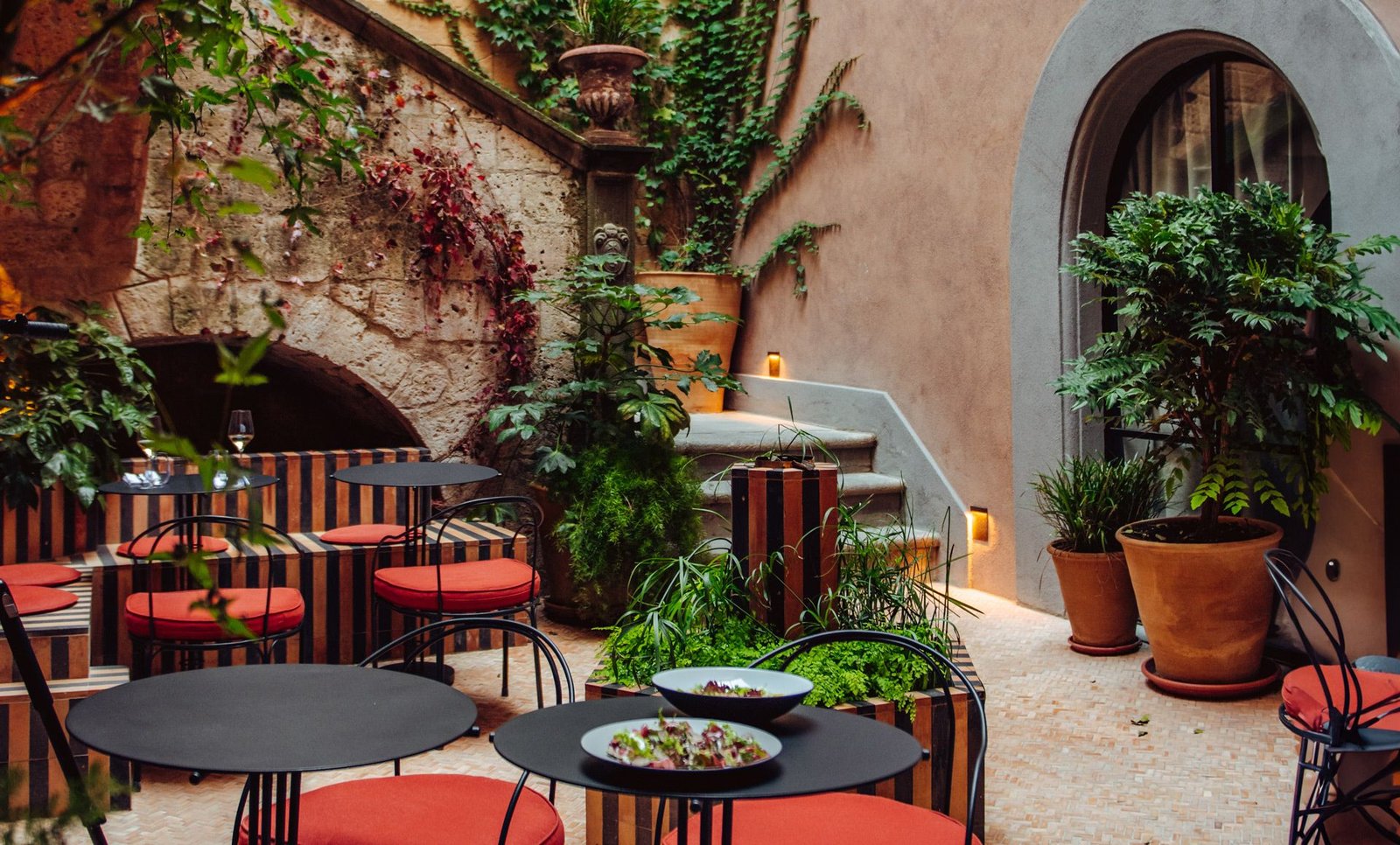 Palazzo Petrvs, vibe