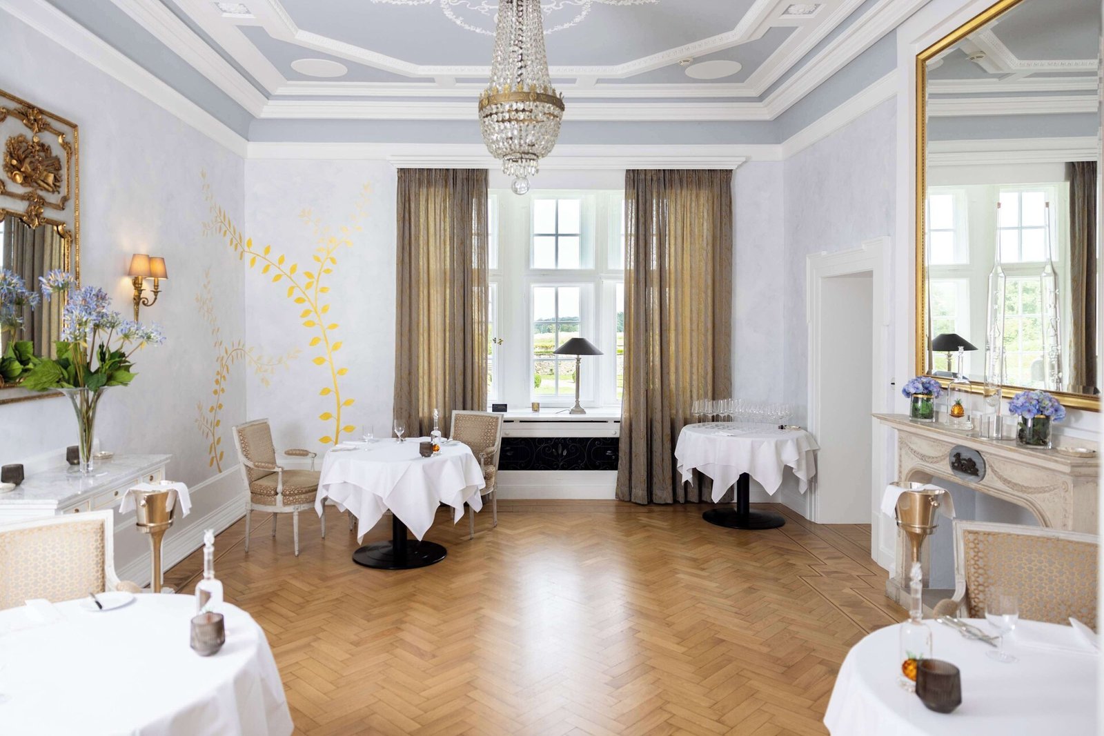 Schlosshotel Münchhausen, at the table