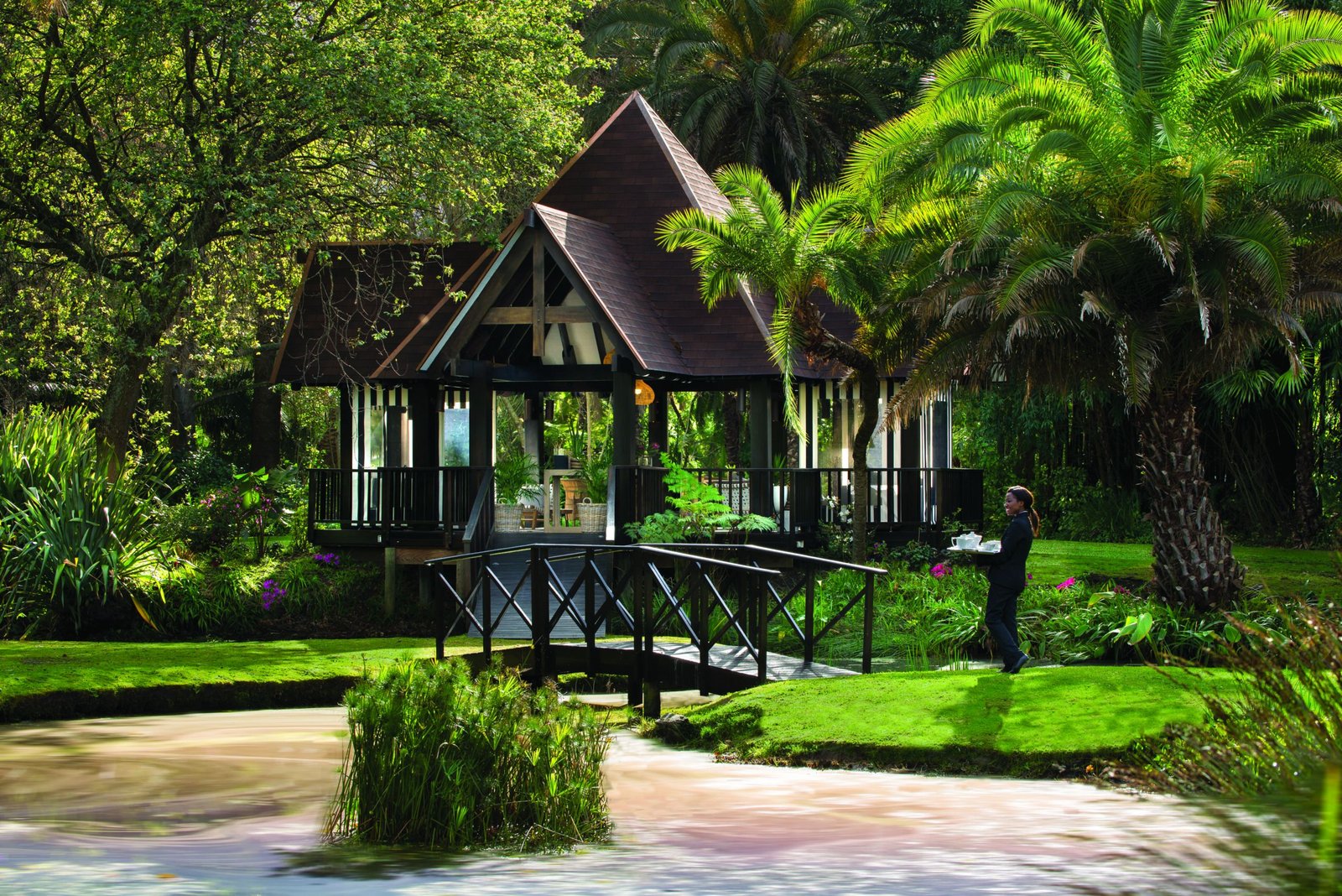 The Manor House, vibe