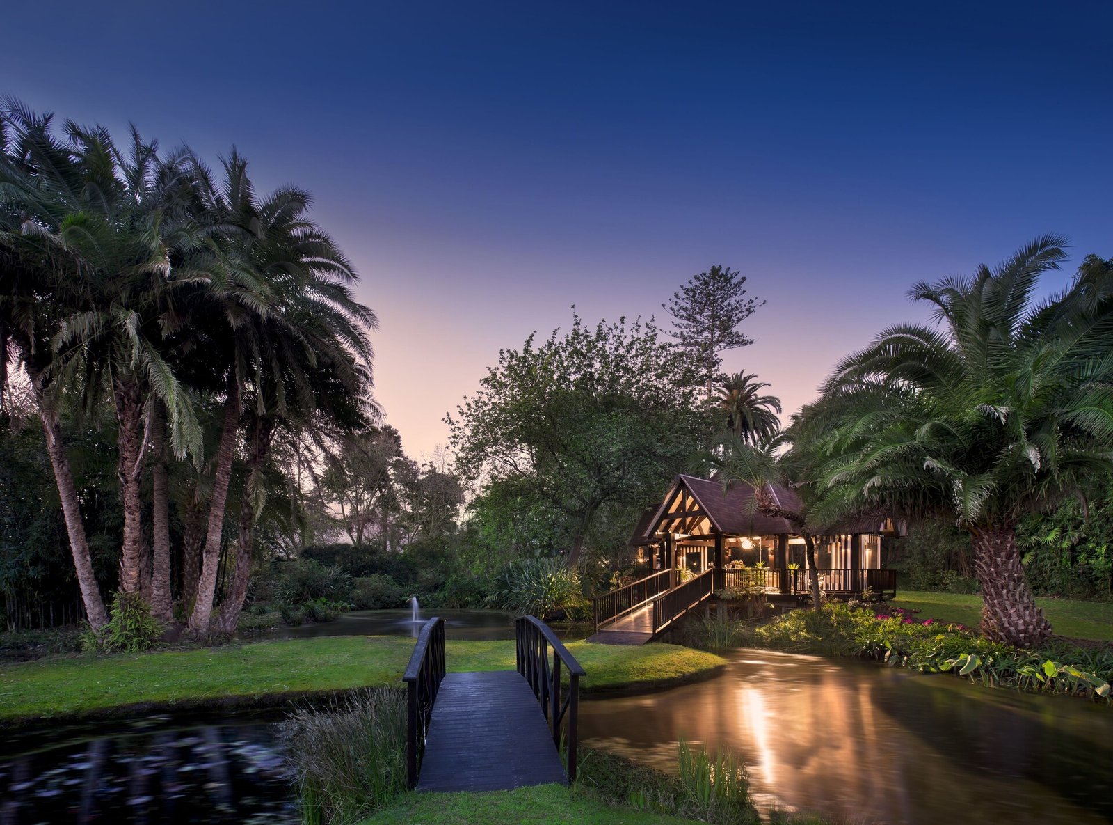 The Manor House, vibe
