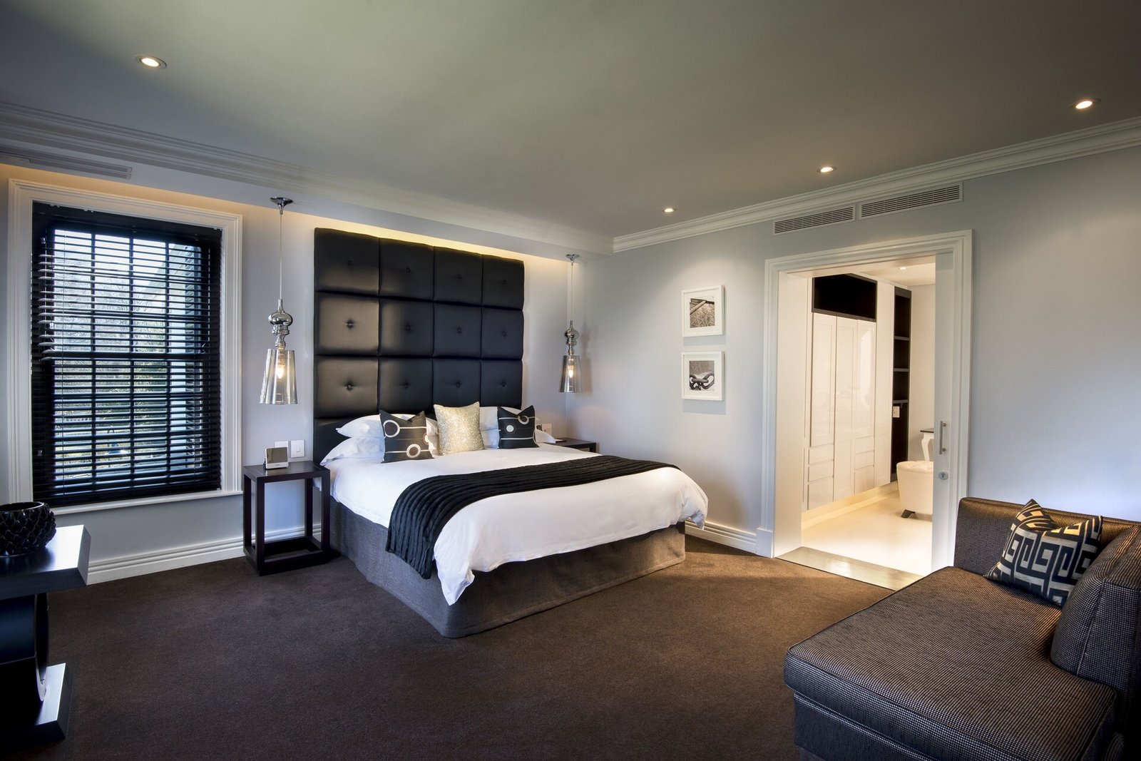 The Manor House, rooms