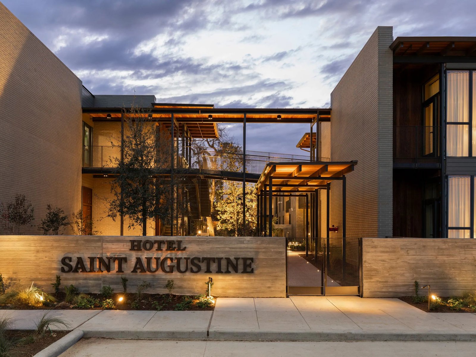 Hotel Saint Augustine, backstory
