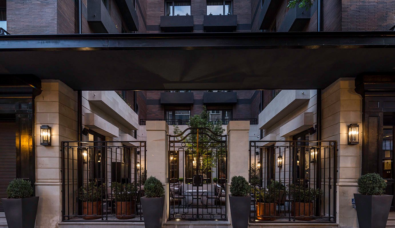 The Singular Santiago, vibe