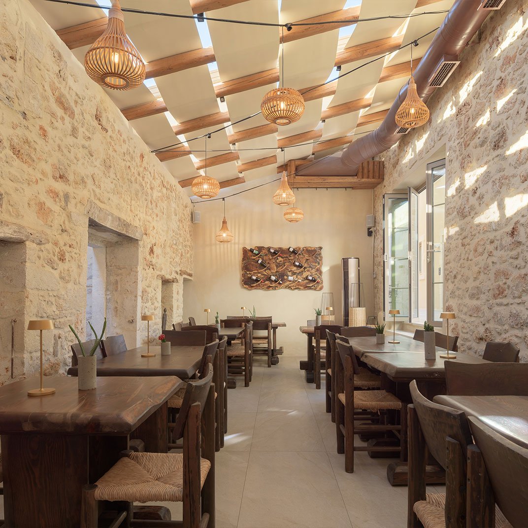 Manili Boutique Suites & Villas, at the table