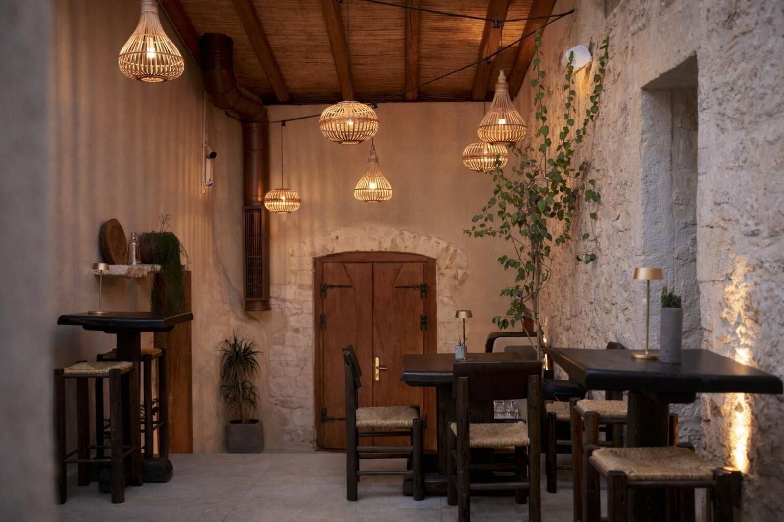 Manili Boutique Suites & Villas, at the table