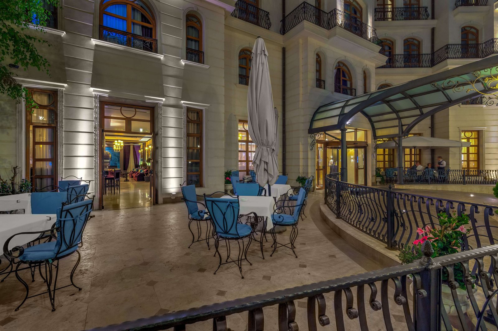 Epoque Hotel, eat & drink