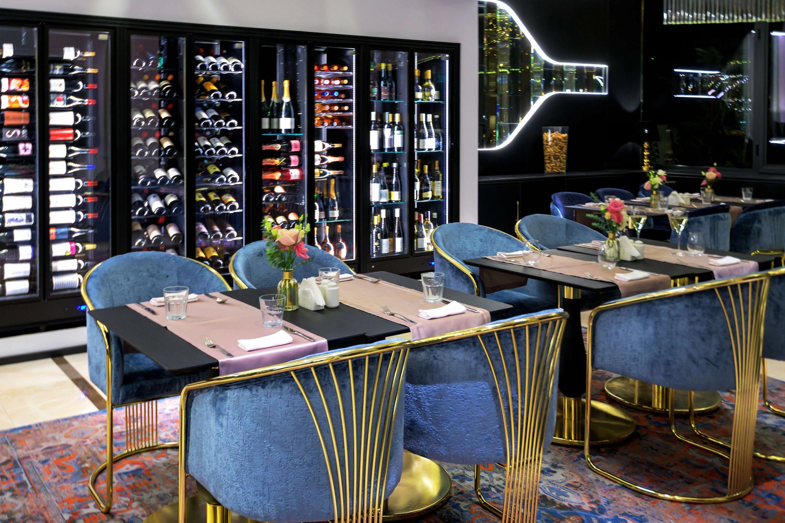Epoque Hotel, eat & drink