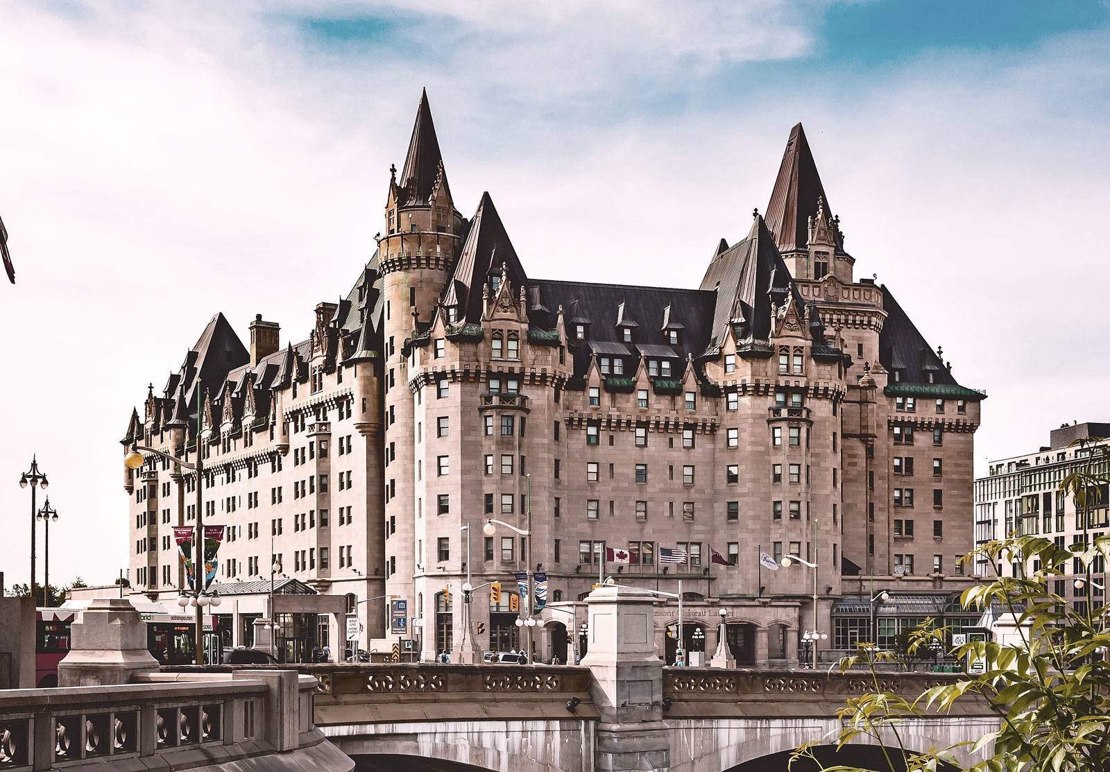 Fairmont Château Laurier, backstory