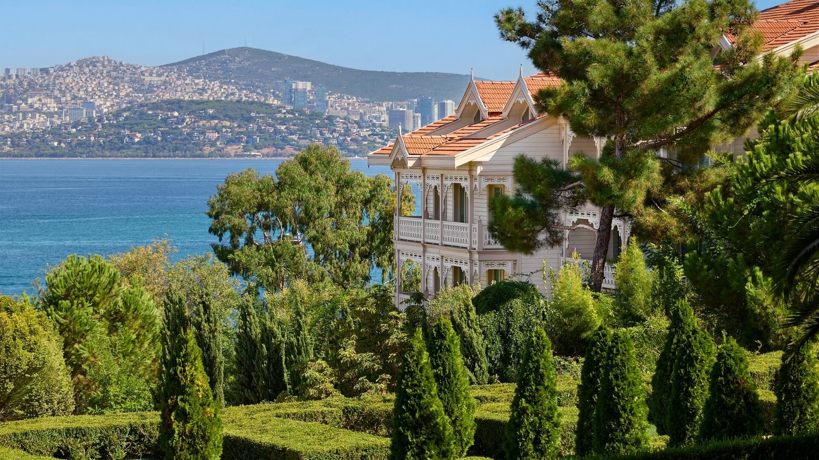 Princes' Palace Resort, backstory