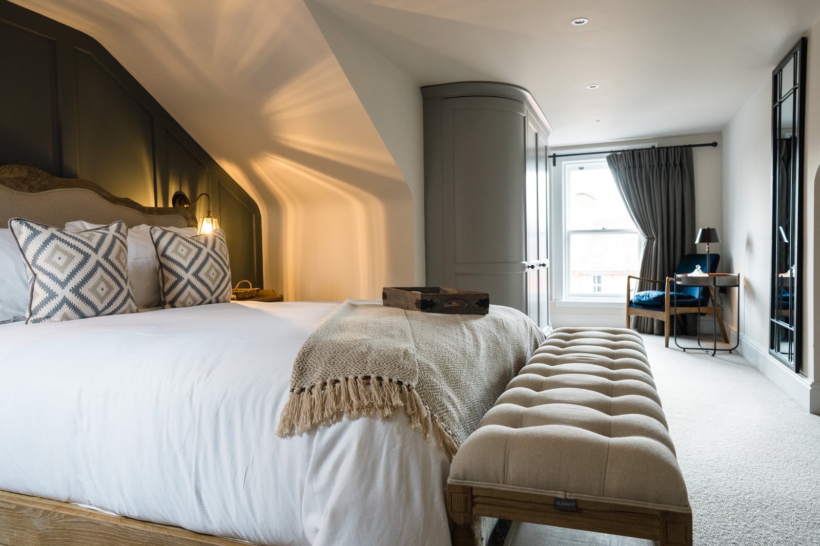 Regency House, rooms