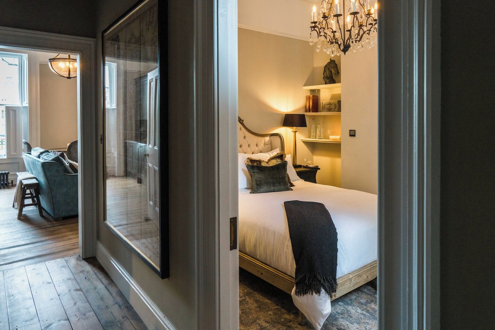 Regency House, rooms