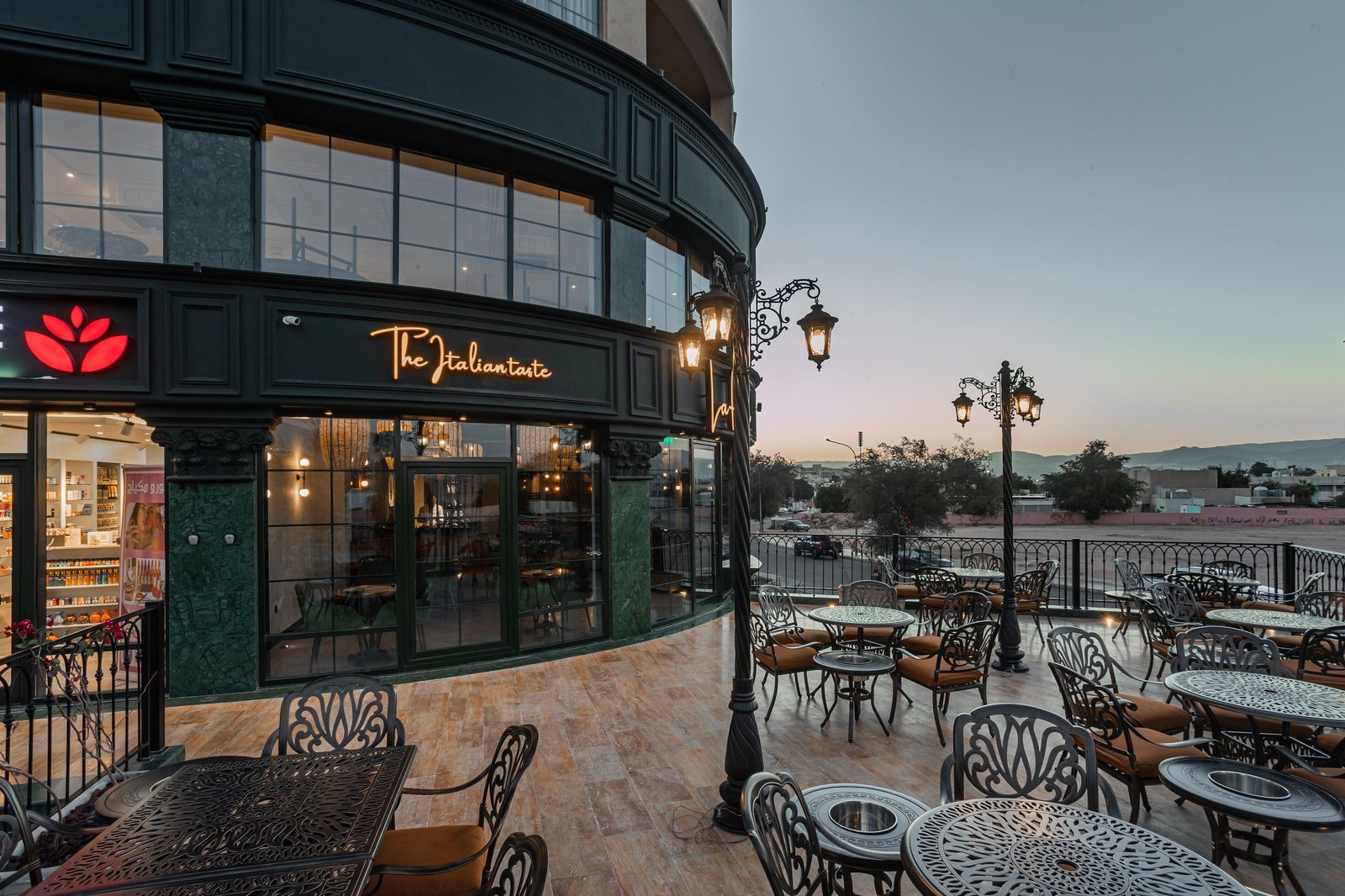 Bratus Hotel, eat & drink