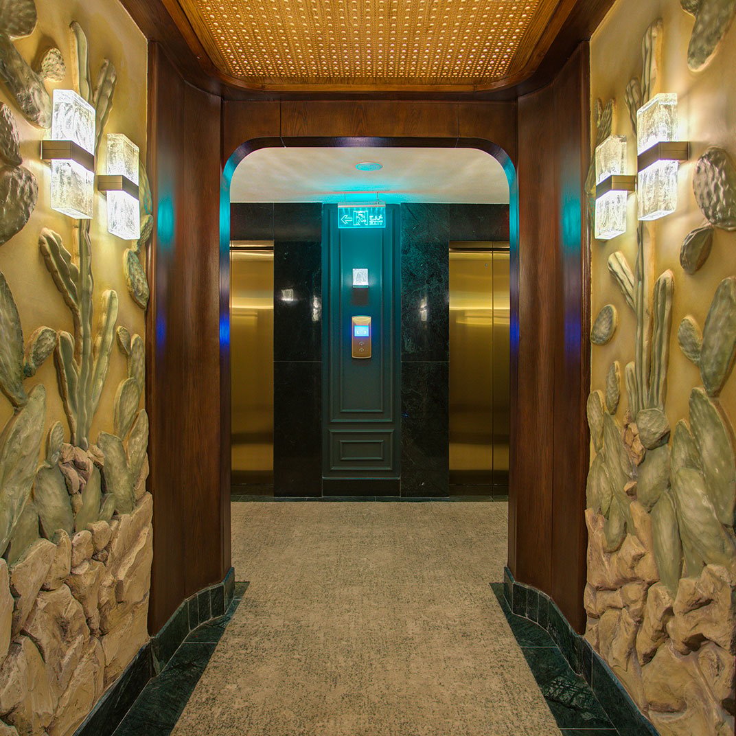 Bratus Hotel, vibe