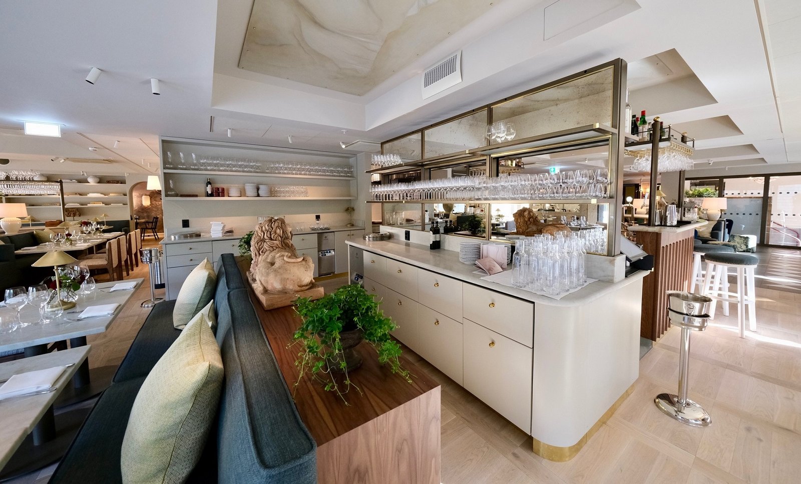 Villa Dahlia, eat & drink