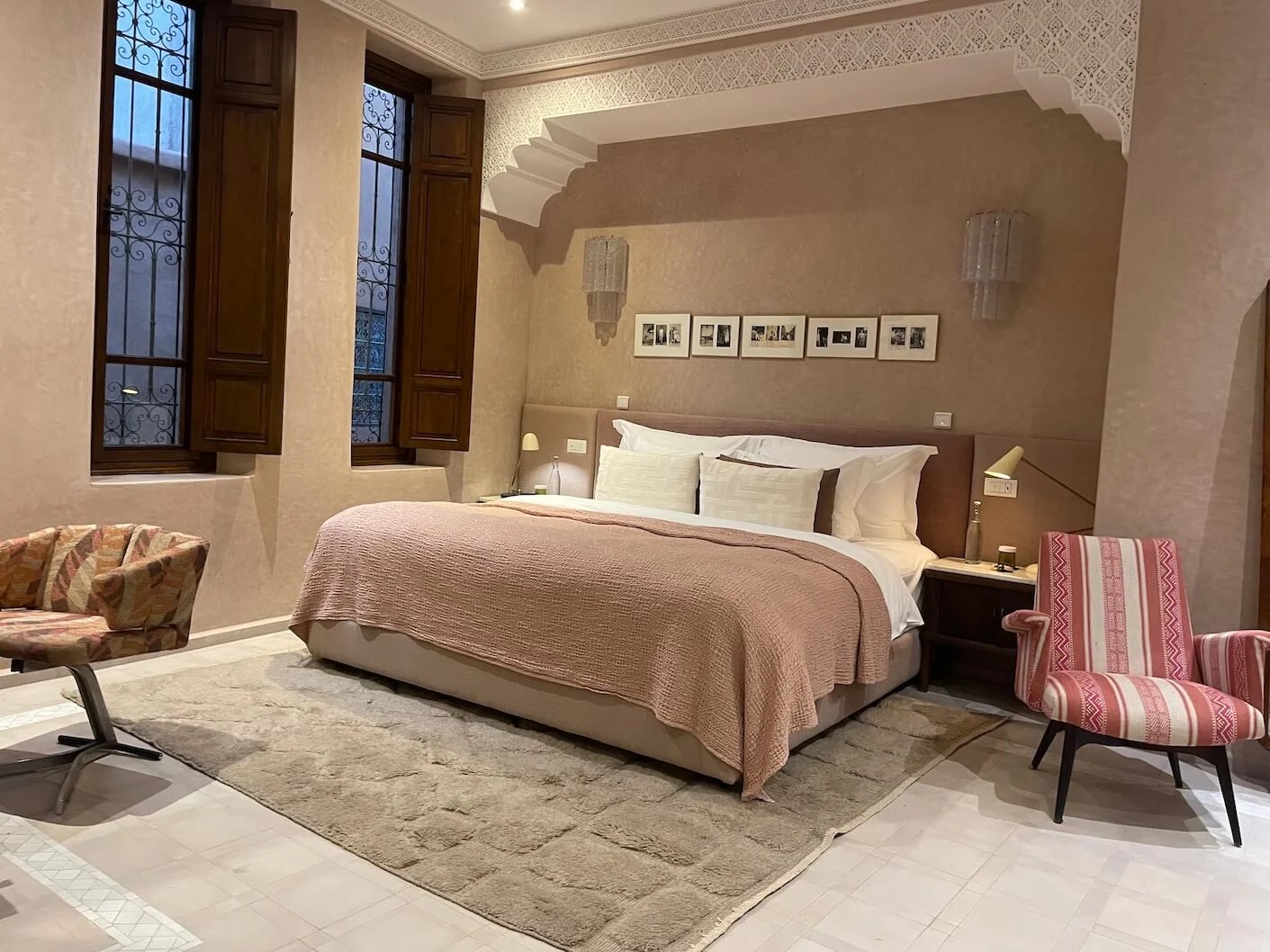 IZZA, rooms