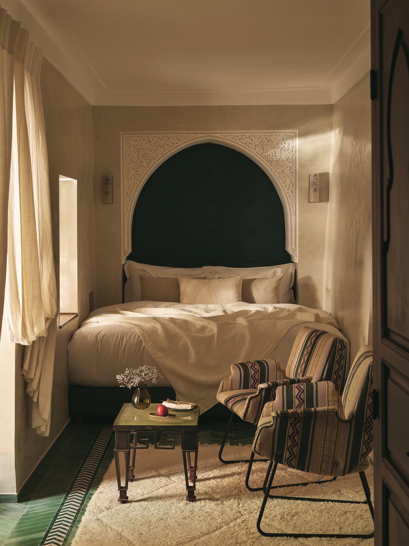 IZZA, rooms