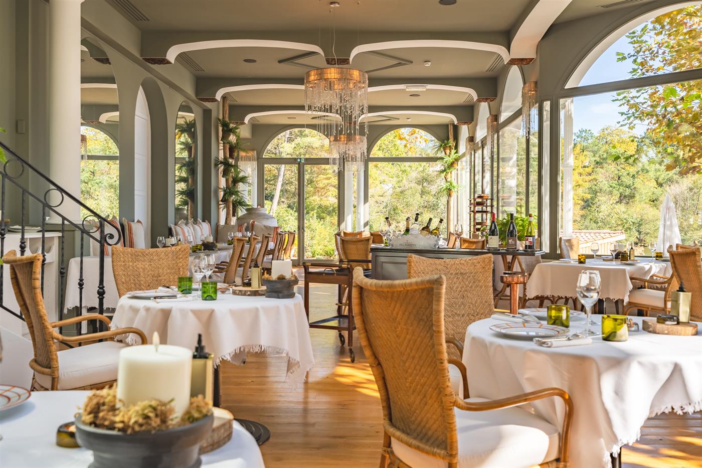 Brindos, Lac & Château, eat & drink