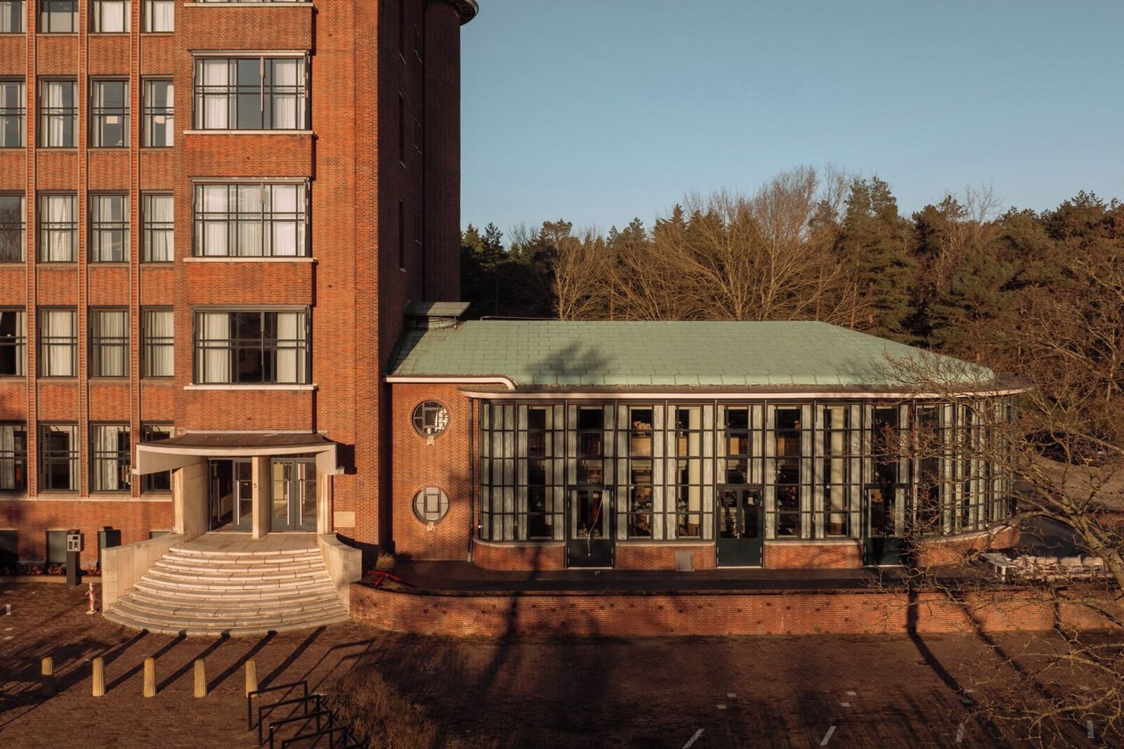De Plesman Hotel The Hague, backstory