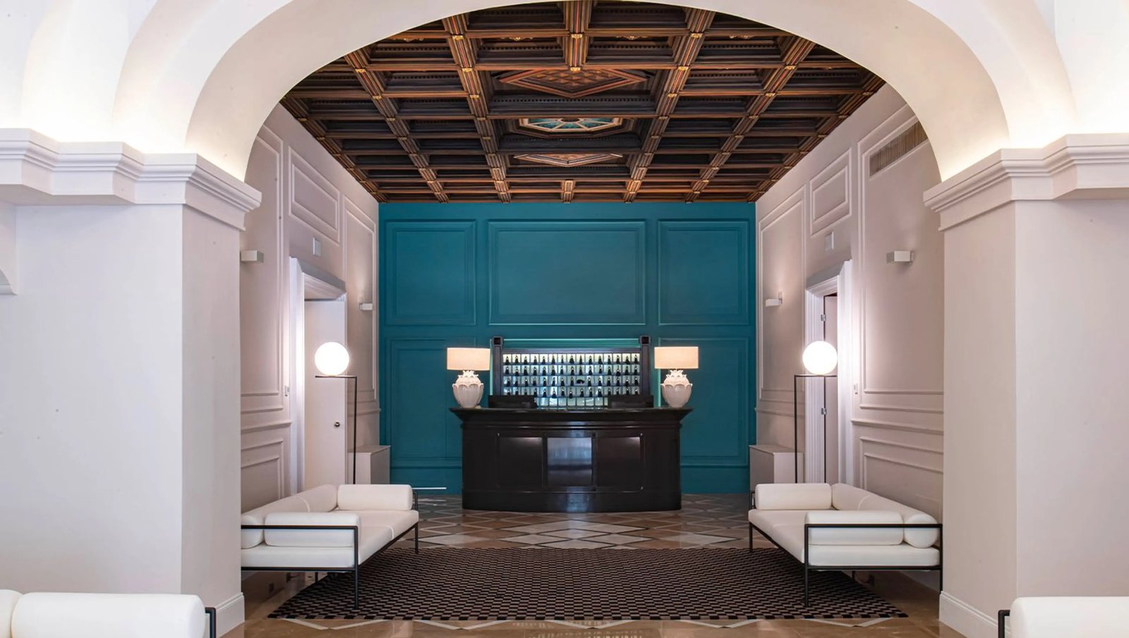 Patria palace, vibe