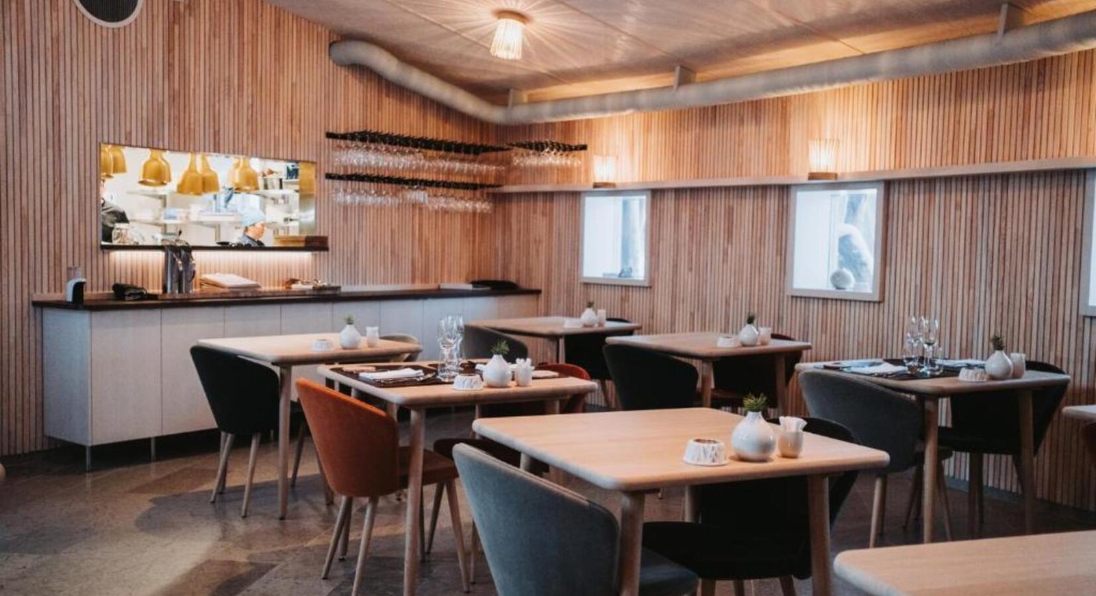 Arctic Bath, eat and drink