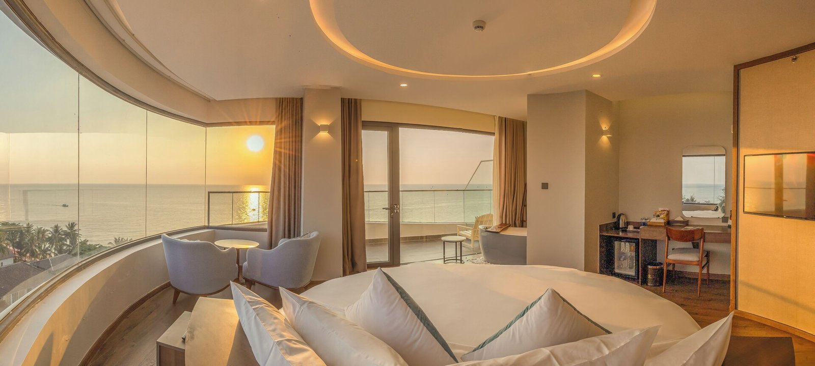 Sea Sunset Hotel Phú Quốc — vibe